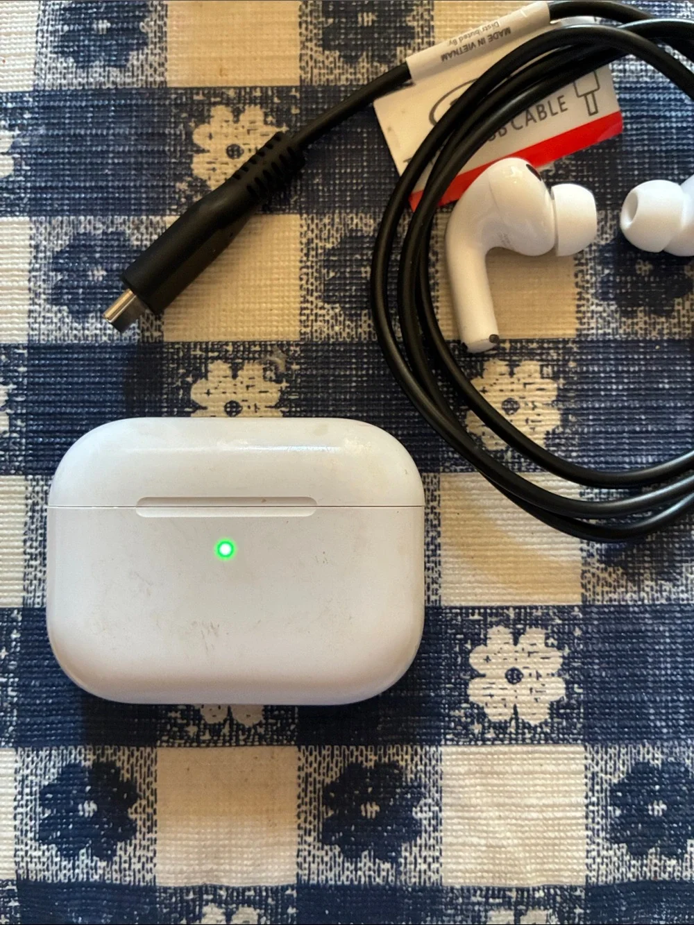 Apple White Wireless Earbuds with Charging Case, Cable & Wall Adapter